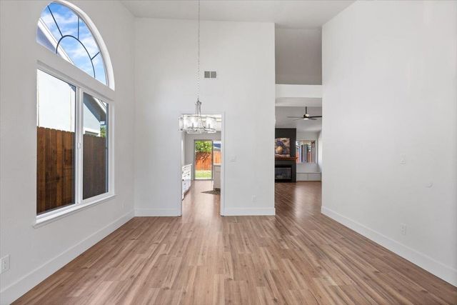 9 Graff Rig Ct, Sacramento, CA 95838