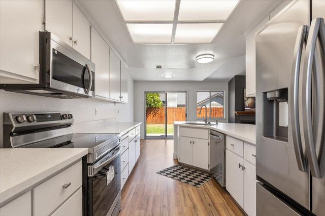 9 Graff Rig Ct, Sacramento, CA 95838