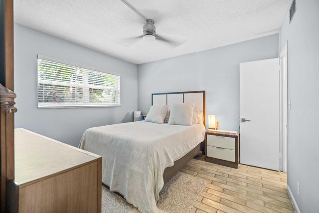 1900 NE 8TH Court 104, Fort Lauderdale, FL 33304