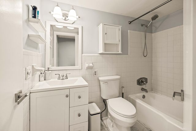 1900 NE 8TH Court 104, Fort Lauderdale, FL 33304