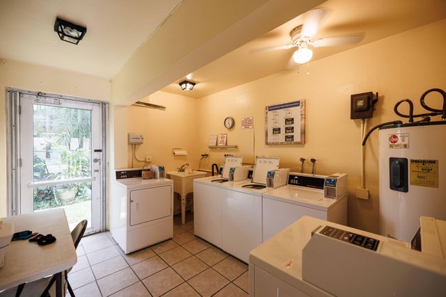 1900 NE 8TH Court 104, Fort Lauderdale, FL 33304