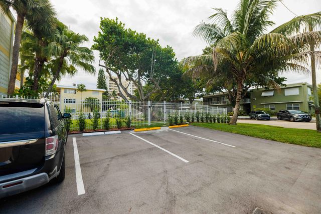 1900 NE 8TH Court 104, Fort Lauderdale, FL 33304