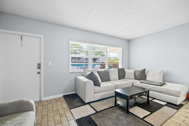 1900 NE 8TH Court 104, Fort Lauderdale, FL 33304