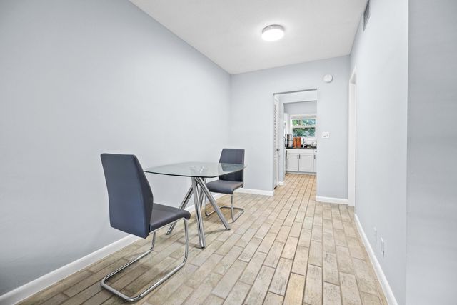 1900 NE 8TH Court 104, Fort Lauderdale, FL 33304