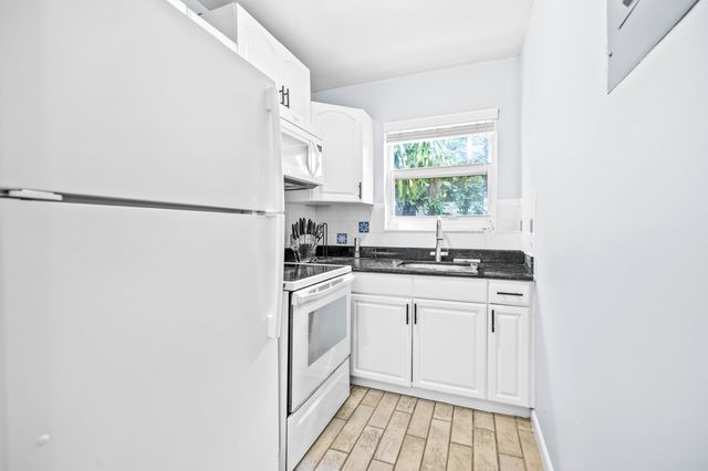 1900 NE 8TH Court 104, Fort Lauderdale, FL 33304
