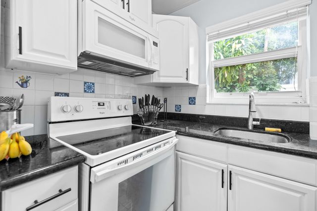 1900 NE 8TH Court 104, Fort Lauderdale, FL 33304