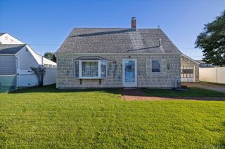 26 Pebble Lane, Levittown, NY 11756