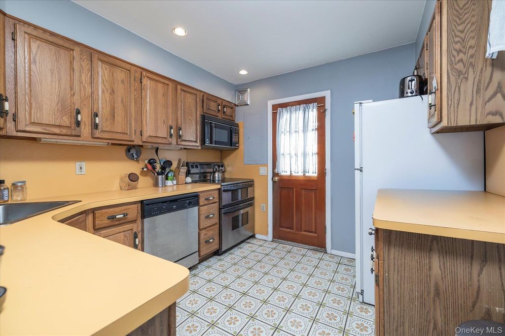 26 Pebble Lane, Levittown, NY 11756 — photo 3
