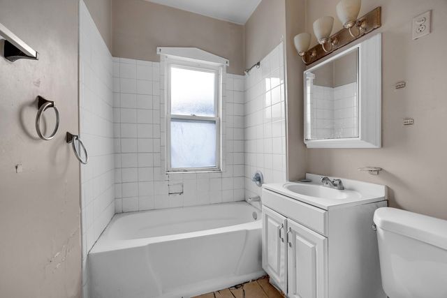 9352 S Woodlawn Avenue, Chicago, IL 60619