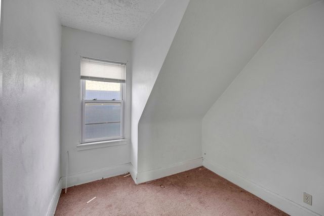 9352 S Woodlawn Avenue, Chicago, IL 60619