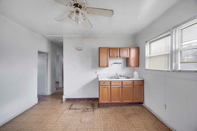 9352 S Woodlawn Avenue, Chicago, IL 60619