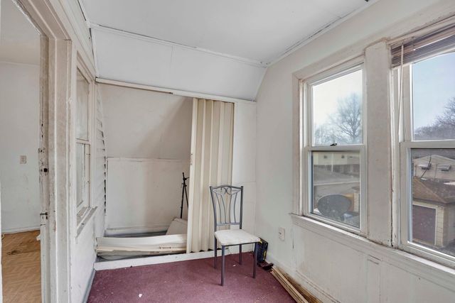 9352 S Woodlawn Avenue, Chicago, IL 60619