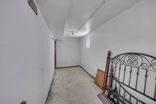 9352 S Woodlawn Avenue, Chicago, IL 60619