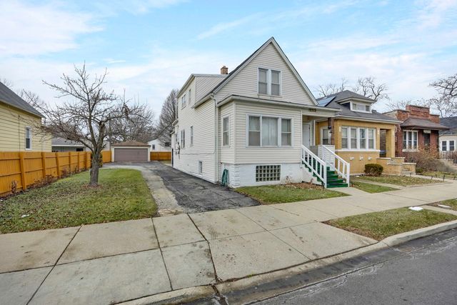9352 S Woodlawn Avenue, Chicago, IL 60619
