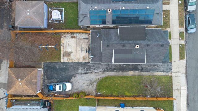 9352 S Woodlawn Avenue, Chicago, IL 60619