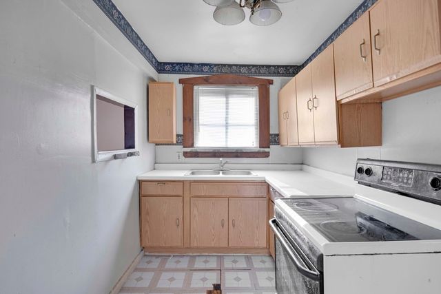 9352 S Woodlawn Avenue, Chicago, IL 60619