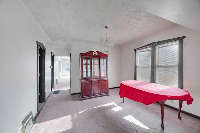 9352 S Woodlawn Avenue, Chicago, IL 60619