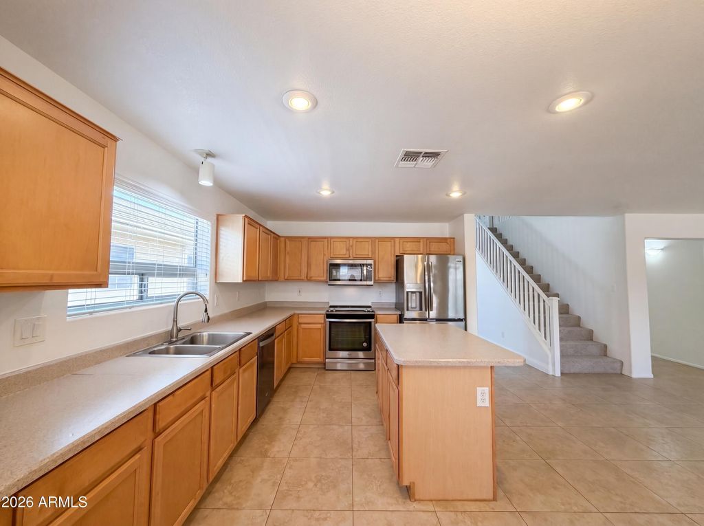 22524 N DAVIS Way, Maricopa, AZ 85138 — photo 2