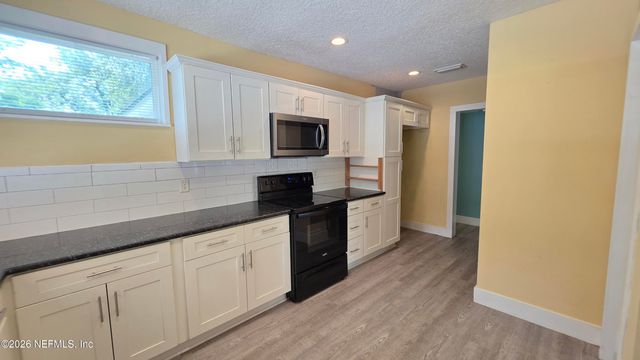 9049 JACKSON Avenue, Jacksonville, FL 32208