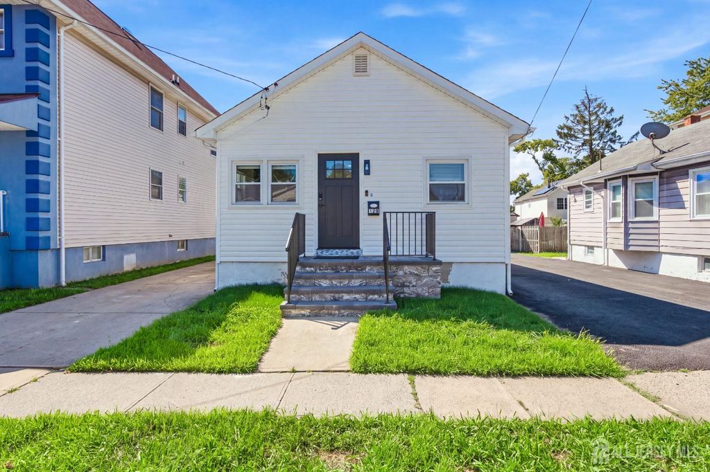129 Pershing Avenue, Iselin, NJ 08830