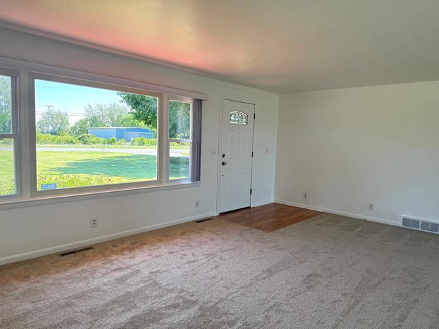 457 E Center Road, Essexville, MI 48732
