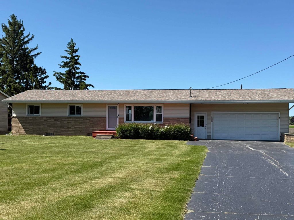 457 E Center Road, Essexville, MI 48732