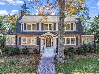 20 6th Avenue NE, Hickory, NC 28601
