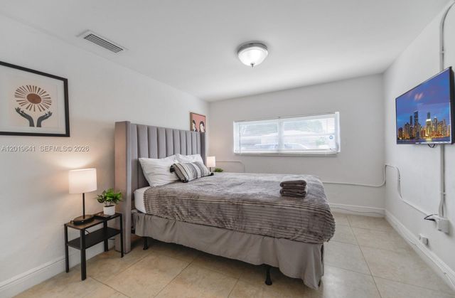 225 NW 14th Ave 225, Miami, FL 33125