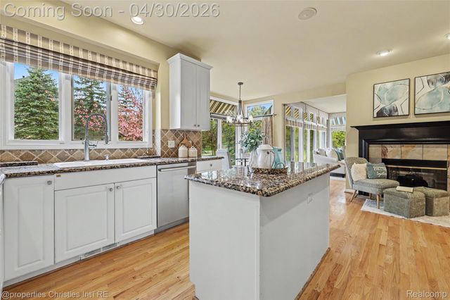 1811 Blue Grass Drive, Rochester Hills, MI 48306