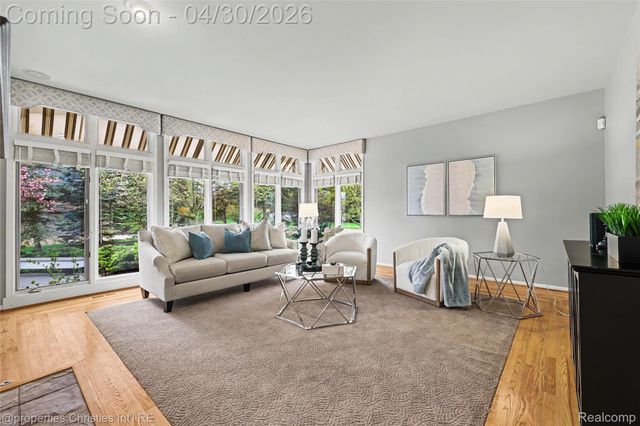 1811 Blue Grass Drive, Rochester Hills, MI 48306