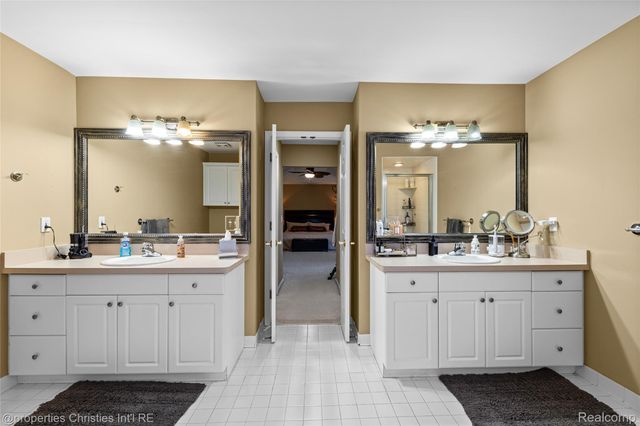 1811 Blue Grass Drive, Rochester Hills, MI 48306