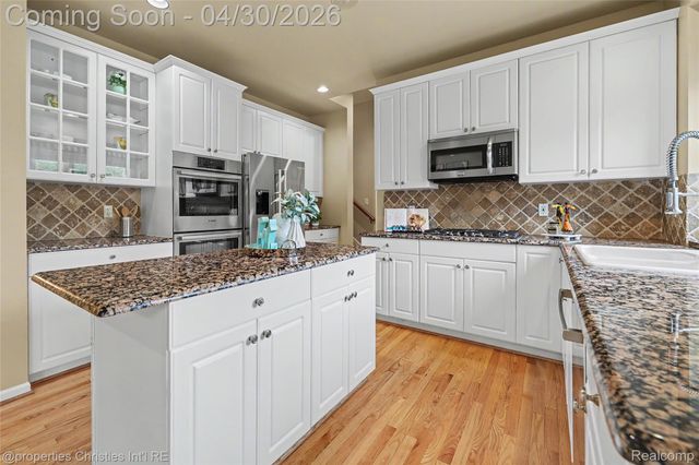 1811 Blue Grass Drive, Rochester Hills, MI 48306