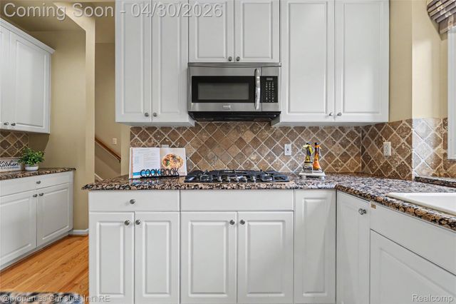 1811 Blue Grass Drive, Rochester Hills, MI 48306