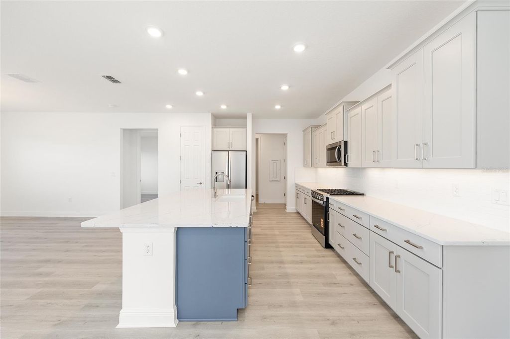 Image 18 of property listing at 10055 SW 106TH CIRCLE, Ocala, FL 34481