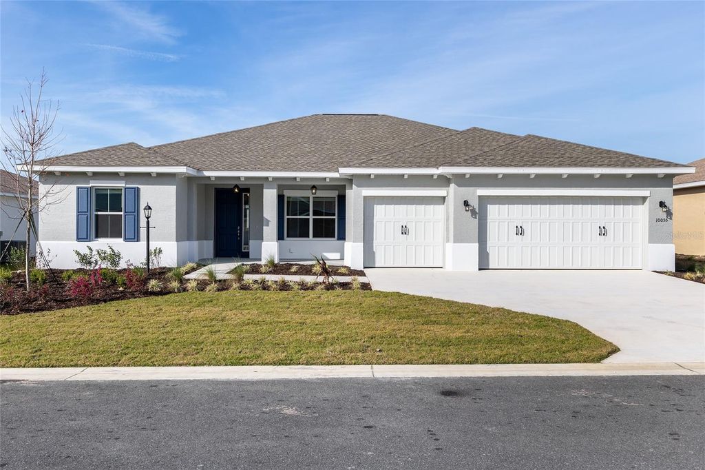 Image 4 of property listing at 10055 SW 106TH CIRCLE, Ocala, FL 34481