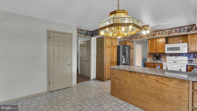 672 BRIGHTON DR, Hatfield, PA 19440