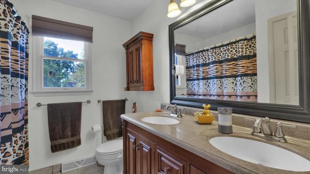 672 BRIGHTON DR, Hatfield, PA 19440