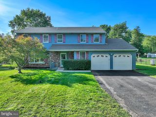 672 BRIGHTON DR, Hatfield, PA 19440