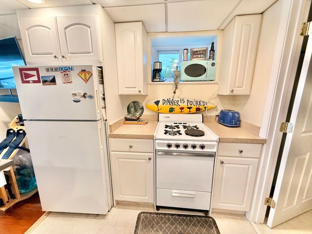 18 Lennox Road 2, Nahant, MA 01908