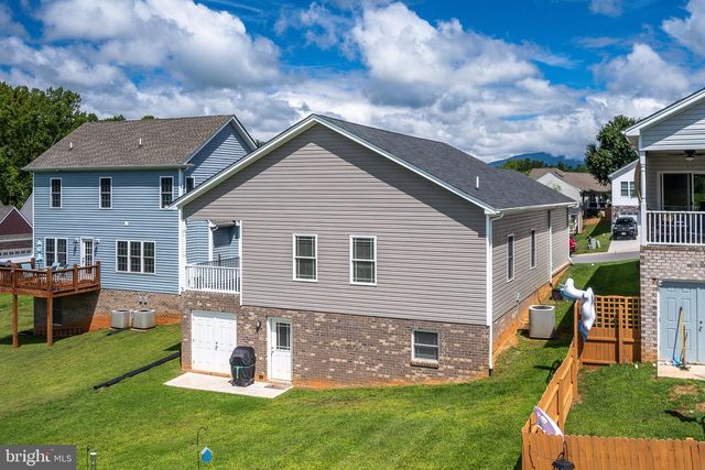 1103 EMERALD CREST DR, Bedford, VA 24523
