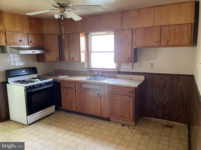 108 S LONGCROSS RD, Linthicum Heights, MD 21090