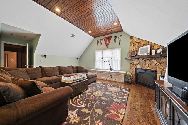49 Lantern Ln, Pembroke, MA 02359