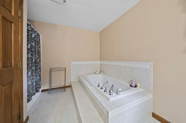 49 Lantern Ln, Pembroke, MA 02359