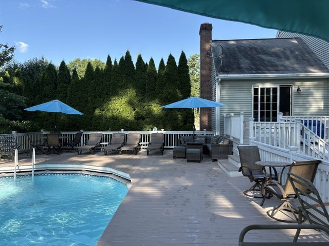 49 Lantern Ln, Pembroke, MA 02359