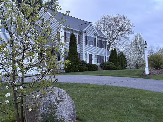 49 Lantern Ln, Pembroke, MA 02359