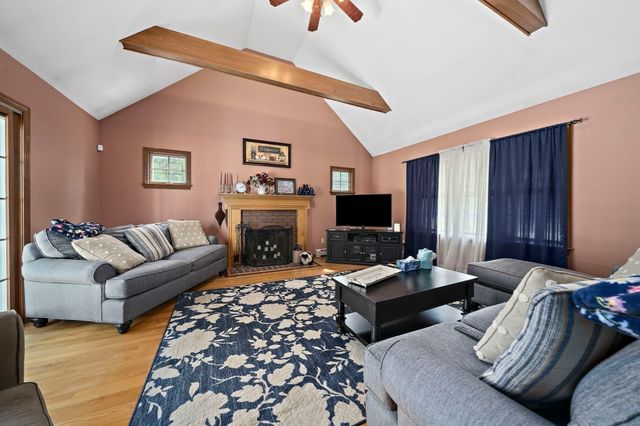 49 Lantern Ln, Pembroke, MA 02359