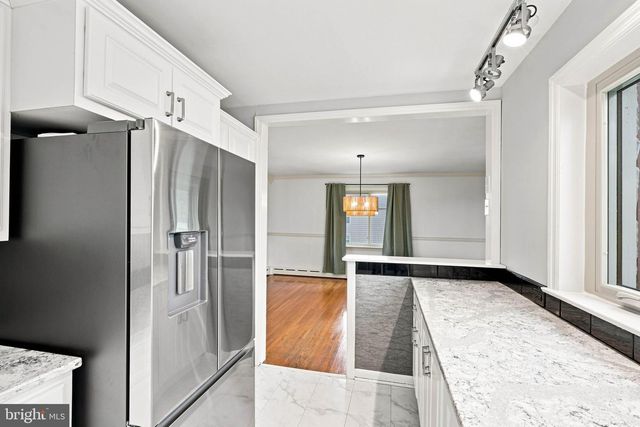 260 BLOSSOM HILL DR, Lancaster, PA 17601