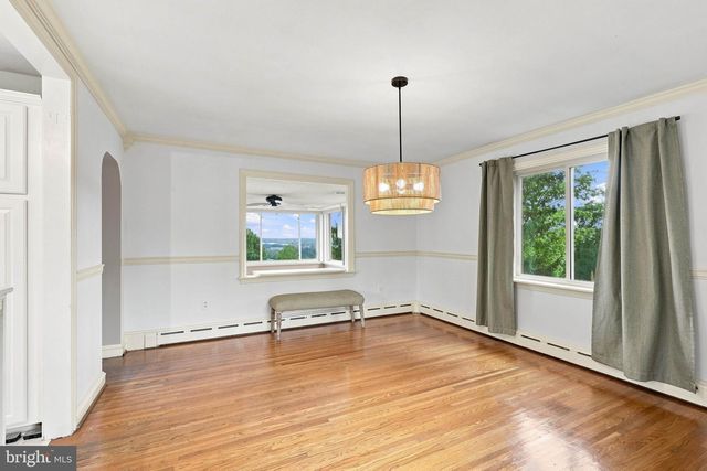 260 BLOSSOM HILL DR, Lancaster, PA 17601