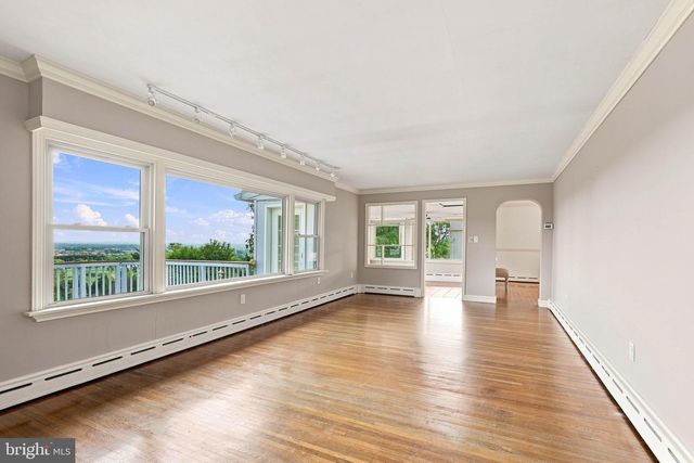 260 BLOSSOM HILL DR, Lancaster, PA 17601