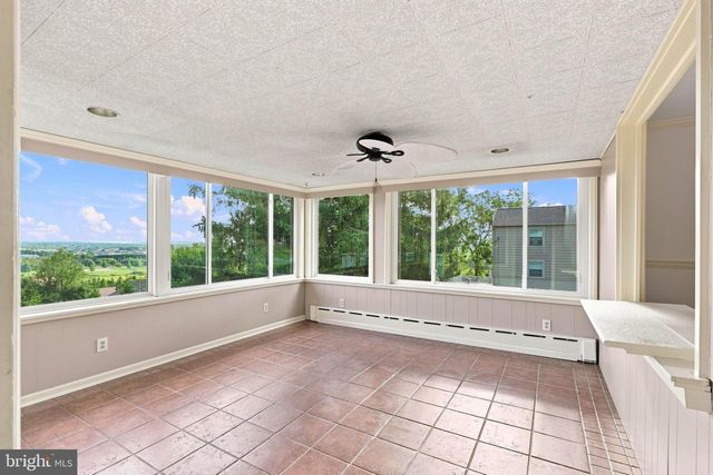 260 BLOSSOM HILL DR, Lancaster, PA 17601